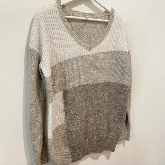 Kismet Casual V Neck Pullover Sweater in Neutral Grey Cream Colours - Picture 6 of 16